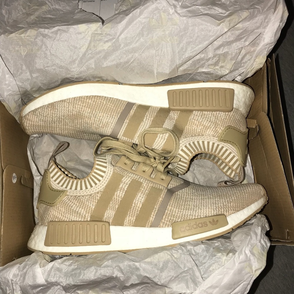 NEVER WORN adidas nmd r1 primeknit “linen khaki”